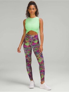 Lululemon | Wunder Train High-Rise Tight 25"
Vivid Floral Tone Multi $98 | 6